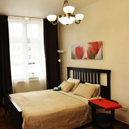 Tulip's Lake Apartment